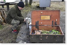 Lukáš připravuje barevnou identifikaci kotevních lanek