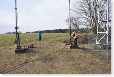 Začíná demontáž antén po závodě