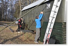 Ivan s Martinem zajišťují okenice