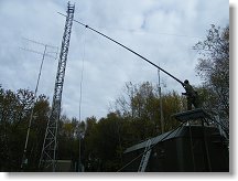 Stožár se sklápí do horizontální polohy