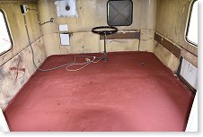 Podlaha hamshacku natřená základem