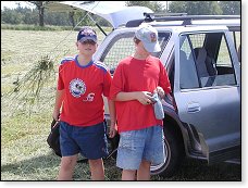 Vlevo Péťa OK1KCR a vpravo Honzík OK1JDR