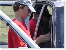 Po závodě se musí všechno zase sbalit