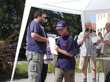 Honzík si přebírá ceny za umístění v MČR juniorů za rok 2004                                                                                                                     