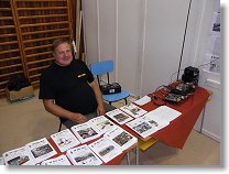 OK1FPL a stánek nízkovýkoňáků neb QRPířů