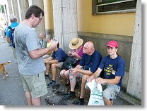 Siesta mezi břízkami a sokolovnou
