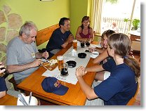 Béda OK1DOZ, Láďa OK1FCR, Blanka XYL OK1FCR jeho dcera Káťa a Honza OK1JD