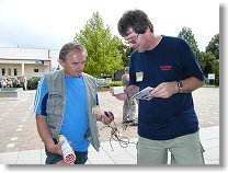 OK1VJN a OK1CMA hodnotí čerstvý úlovek