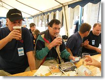 S Pepou OK1AWG a Lukášem OK1MHW popíjíme Viléma a