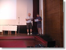 Lukáš OK1MHW přebírá jeden z diplomů pro OK1KCR