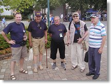 Ivan OK1PI a Libor OK1FPL s kamarády z OM