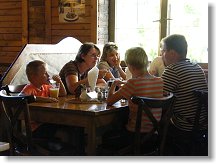 Lukáš OK1MHW s rodinným teamem a Romana s Pavlem DNZ