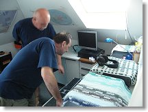 Ivan OK1PI v hamovně OK1JD a OK1FRD