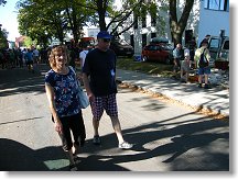 S moji XYL Ivou při přesunu mezi blešáky