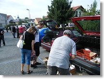 Nejjednodušší je využít kufr auta, jako prodejní pult