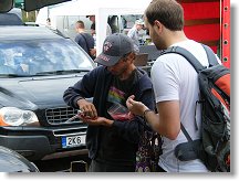 Honza pořizuje nějaké drobnosti, ceny mírné, kvalita holická