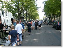 Ve stínu pod stromy je příjemně