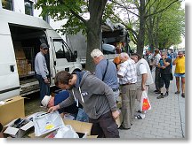 Prodávajíci nabízejí šrot rozličný, uzavírají se první obchody