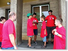 Paráda, decibelů je až, až