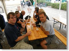 Kluci a holky z KCR u jednoho stolu