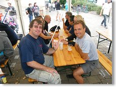 KCR stůl ještě jednou, v pozadí náš příznivec Milan OK1DWC