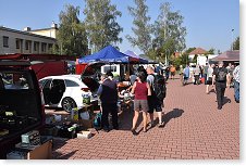 Pátek ráno, blešáky se probouzí