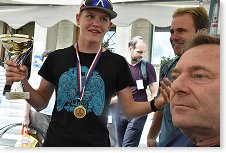 Vojta s mládežnickými cenami a Ivčoun v popředí