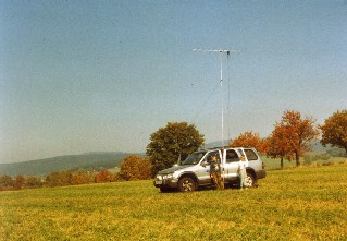 Junioři u auta 1 (195kB)