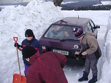 Poslední dodělávky a můžeme popojet zase o metr dva více do pole                                                                                                                     