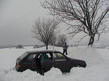 Raději jsme zaparkovali předkem k silnici                                                                                                                     