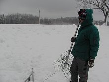 Během skládání antén začal foukat ostrý vítr                                                                                                                     