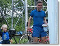 Taťka po výšlapu do kopce celkem v pohodě