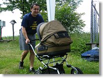 Láďa jezdí s kočárkem skoro jako zamlada, HI !