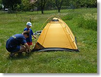 Kluci šikovní - stan už je skoro k nastěhování