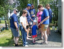 A rozdělování výher v režii mladého moderátora