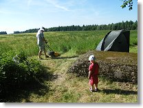 Vojtíšek strejdu Martena se zájmem sleduje