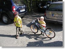 Mechanik Kubík s Vojtíškovým závodním strojem