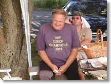 Libor OK1FPL a s mobilem u ucha Marten OK1CMA