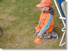 Starší brácha mně zase něco nechce dát...