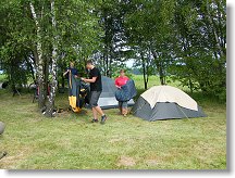 Nejdříve se balí stany