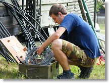 Honza balí kotevní lanka