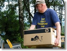 OK1FRD odnáší do auta PA