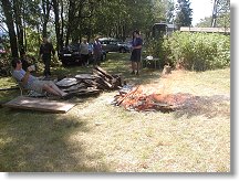 Marten pouze důrazně žádá od přihlížejících hamů pravidelný přísun chladného moku