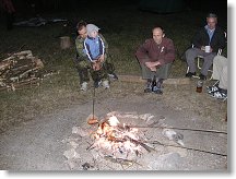 Bez buřtů by to nešlo. OK1MHW s Kubíkem OK1BP a OK1IOA