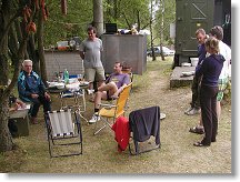 A zase pohled do centra dění, pod buřtovník