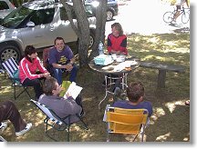 U kulatého stolu je veselo