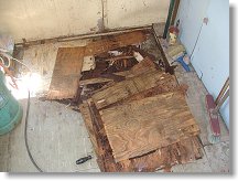 Voda je prevít, zvlášť když léta zatéká do podlahy