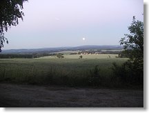 Vychází Měsíc nad krajem