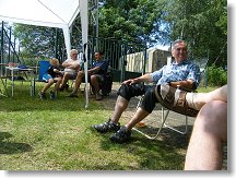 Páteční siesta, v popředí Jarda OK1IOA