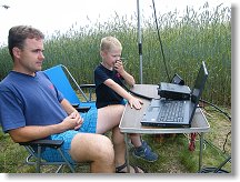 Lukáš OK1MHW s Kubou na 70cm pracovišti během PDM